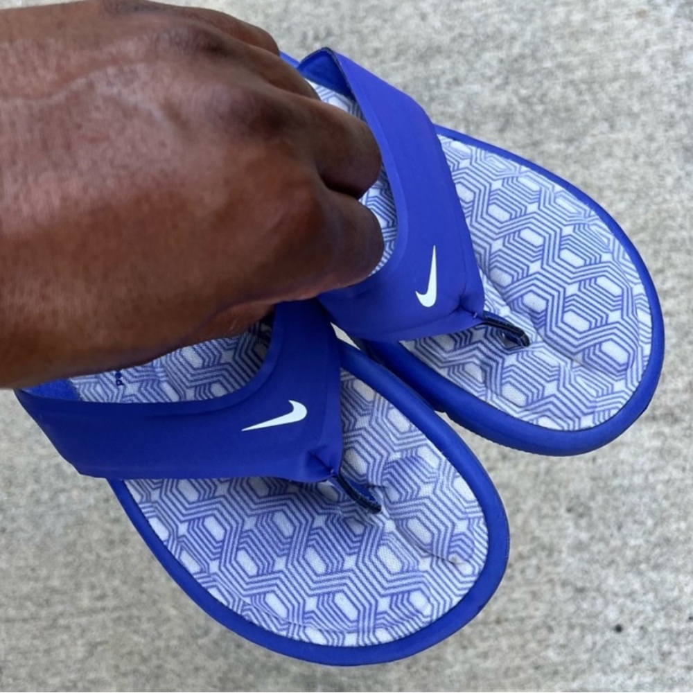 WMNS SZ NIKE ULTRAS COMFORTS THONGS PRINTS PURPLES WHITES GRAPES FOOTBED